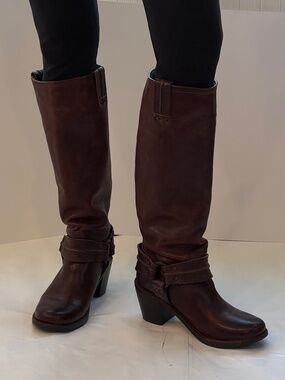 Women's FRYE leather healed boots